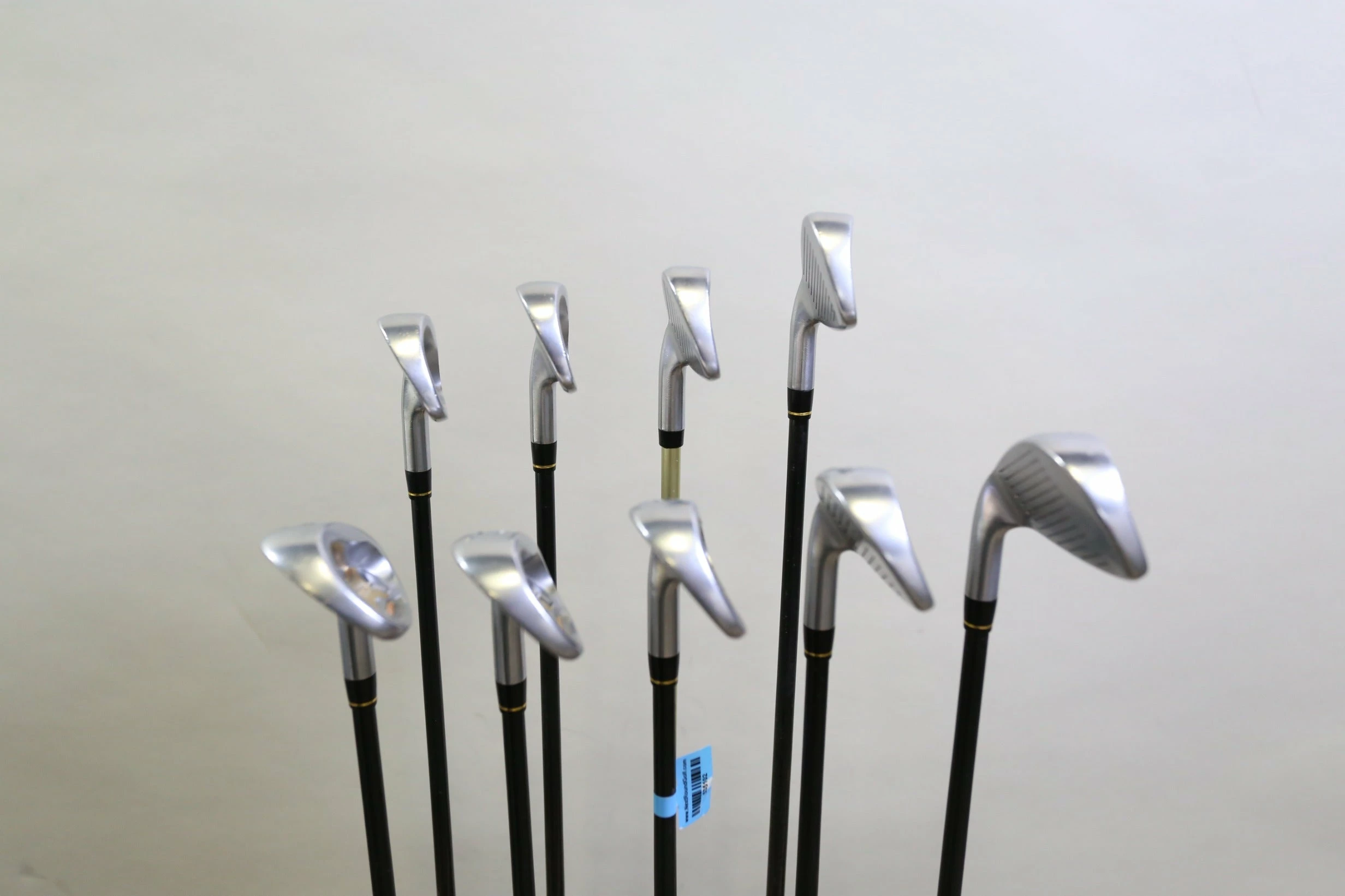 Honma TM-504 4-SW Iron Set RH -0.25 In ARMRQ 856 Graphite Shafts Regular Flex - Image 3