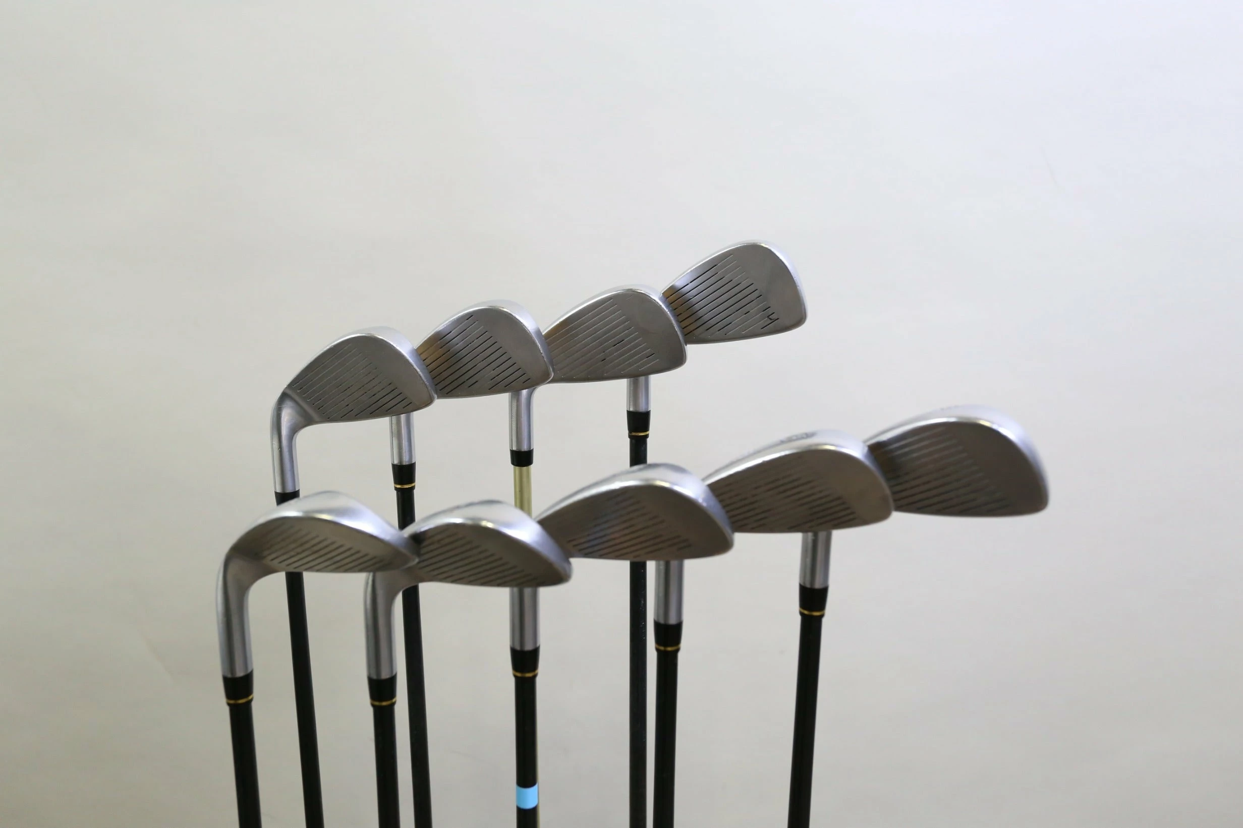 Honma TM-504 4-SW Iron Set RH -0.25 In ARMRQ 856 Graphite Shafts Regular Flex - Image 2